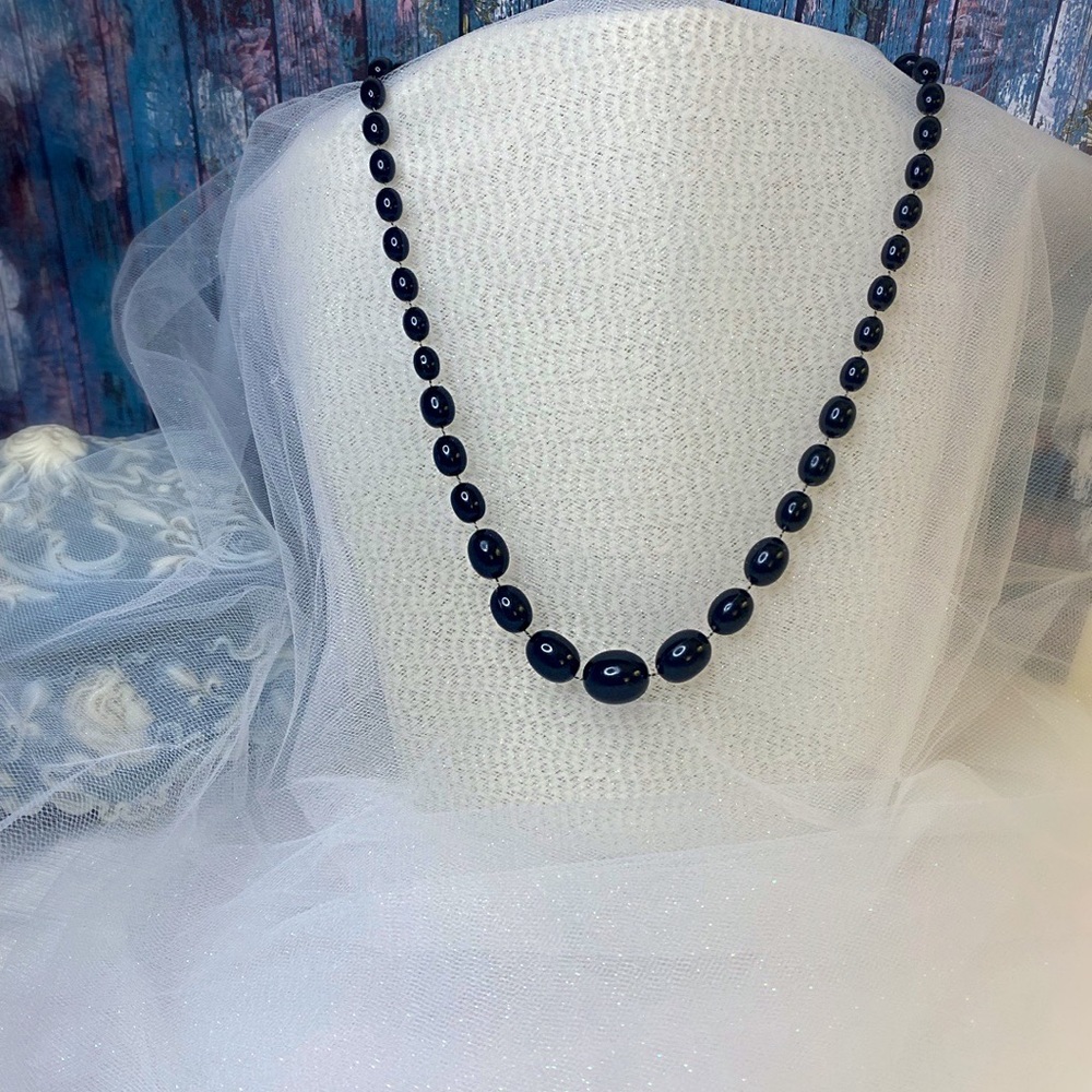 Graduated Faux Onyx Bead Necklace